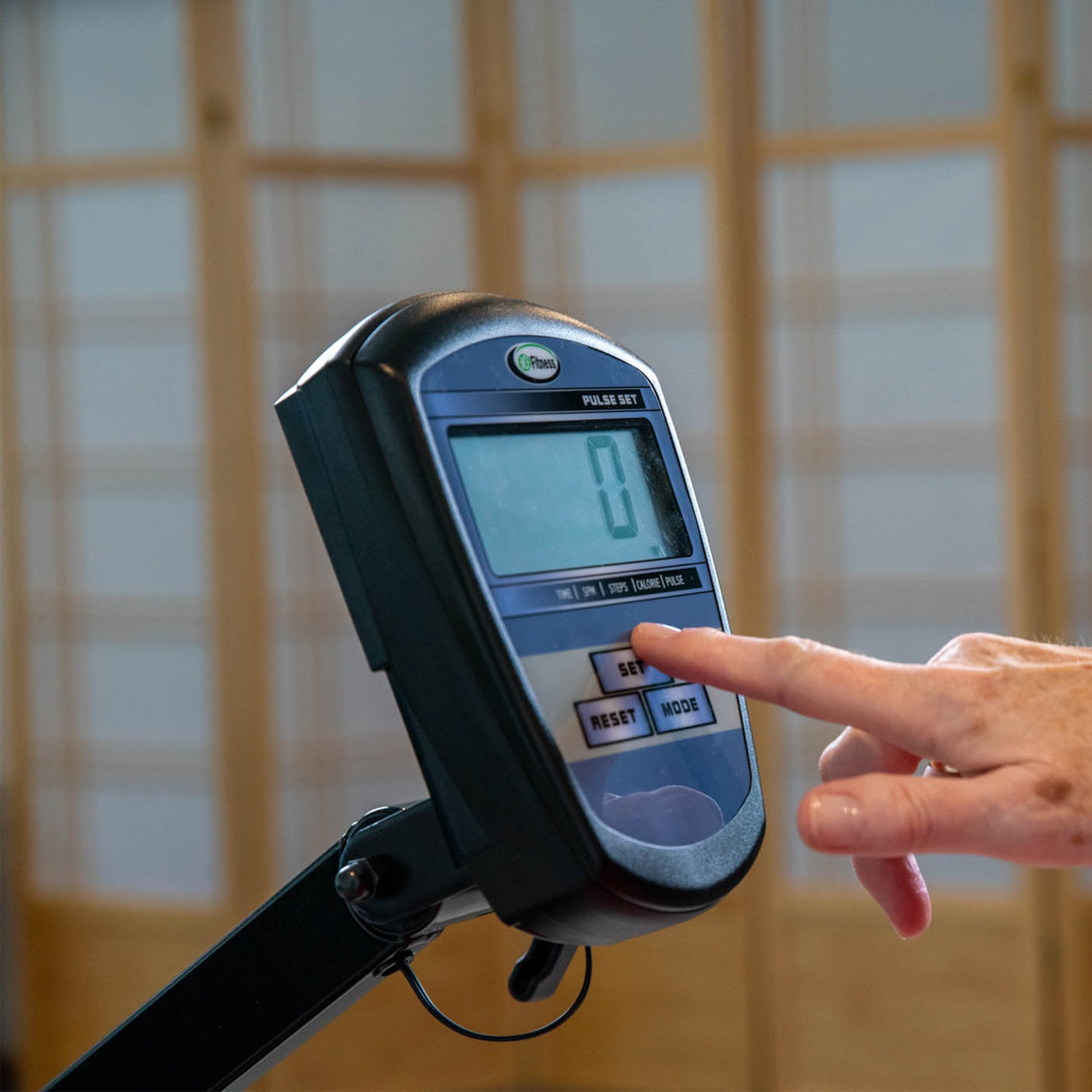 Stepper lineal reclinable HealthStep con asiento giratorio para personas mayores 